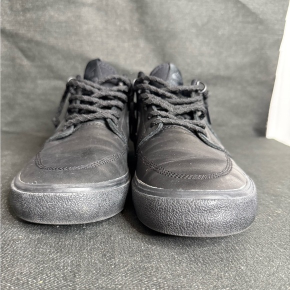 Nike - 2017 Black Leather SB mid sneakers - US Men’s 4.5 / Women's 6 - Picture 8 of 9